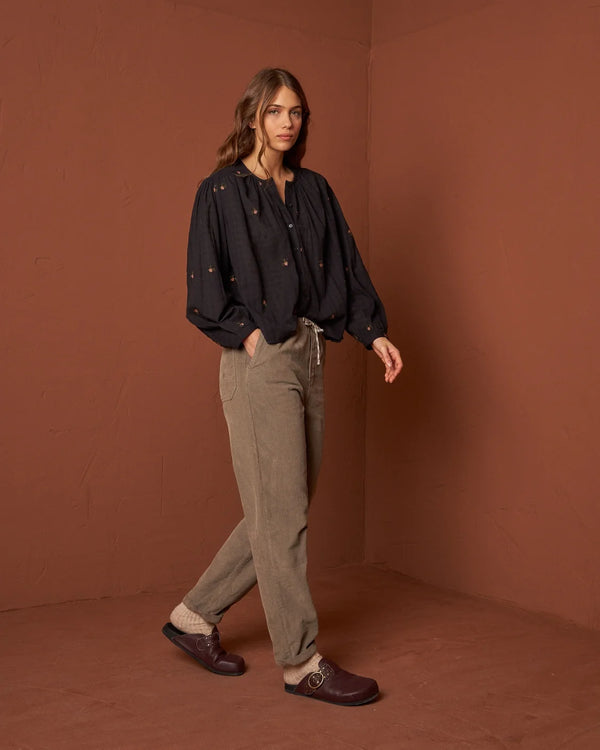 Indi & Cold Embroidered Gauze Raglan Shirt Black